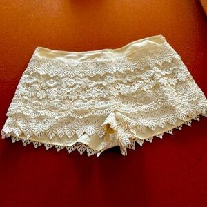 SANS SOUCI Lace Shorts